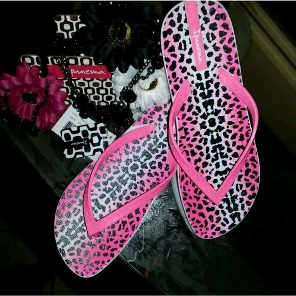 IPANEMA CELEBRITY WOMEN'S CHEETAH NEON PINK - Picture 1 of 3